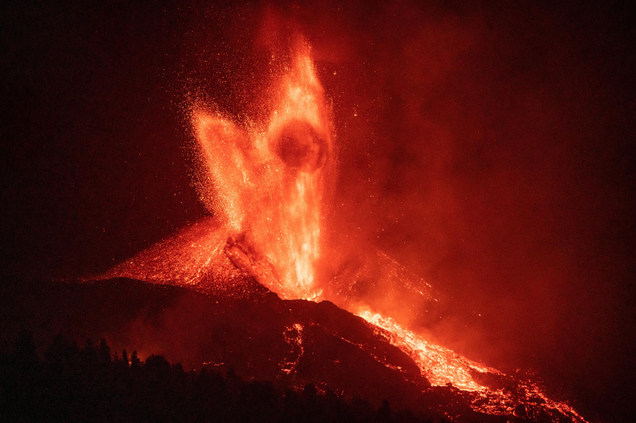 TAJUYA, LA PALMA, SPAIN - 2021/10/04: Volcano of Cumbre Vieja in the Canary Island of La Palma continues to erupt lava after 15 days. Part of the main cone has collapsed joining two of the emission sources and joining their volcanic flows. (Photo by Marcos del Mazo/LightRocket via Getty Images)