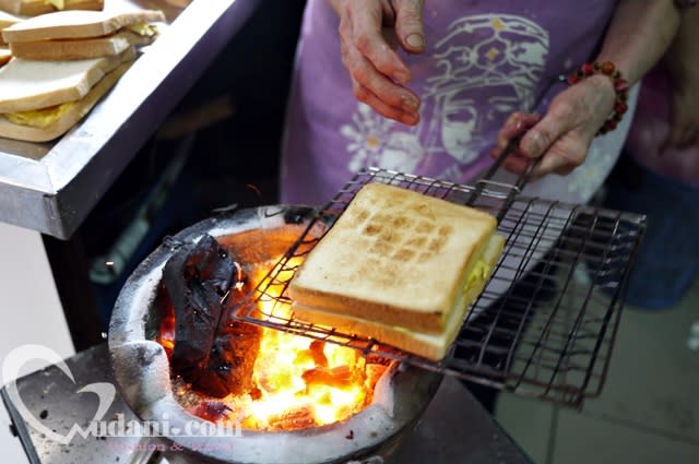 【台南美食】武廟旁的古早好滋味~阿嬤碳烤三明治