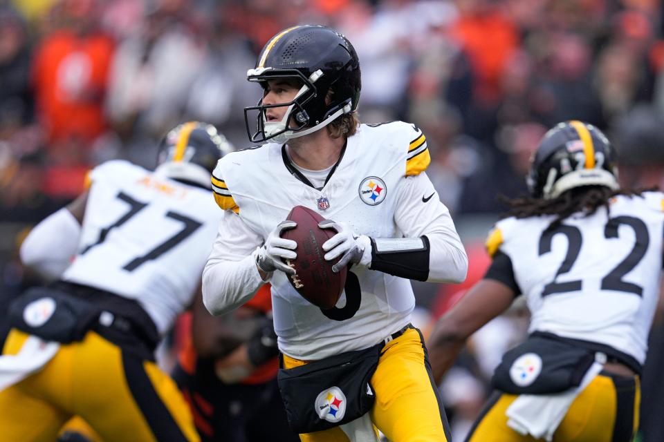 Pittsburgh Steelers quarterback Kenny Pickett (8) looks to pass during the second half of an NFL football game against the Cincinnati Bengals in Cincinnati, Sunday, Nov. 26, 2023. (AP Photo/Jeffrey Dean)