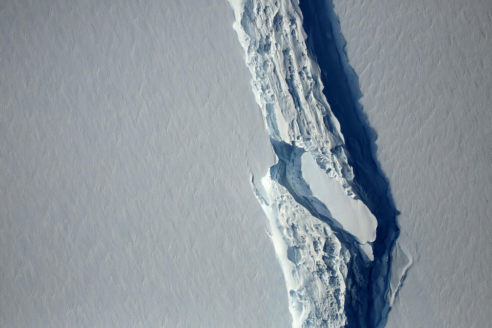 Rift in the Larsen C ice shelf