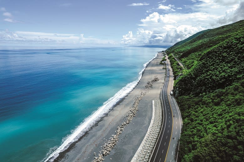 來一趟臺東，完整享受陸海空美景。圖片提供/臺東縣政府