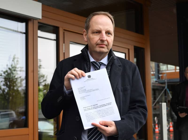 Thomas Heilmann, a lawmaker with the centre-right Christian Democrats (CDU) stands before the German Constitutional Court with a temporary injunction against the traffic light reform of the Climate Protection Act, which he has filed there. Uli Deck/dpa