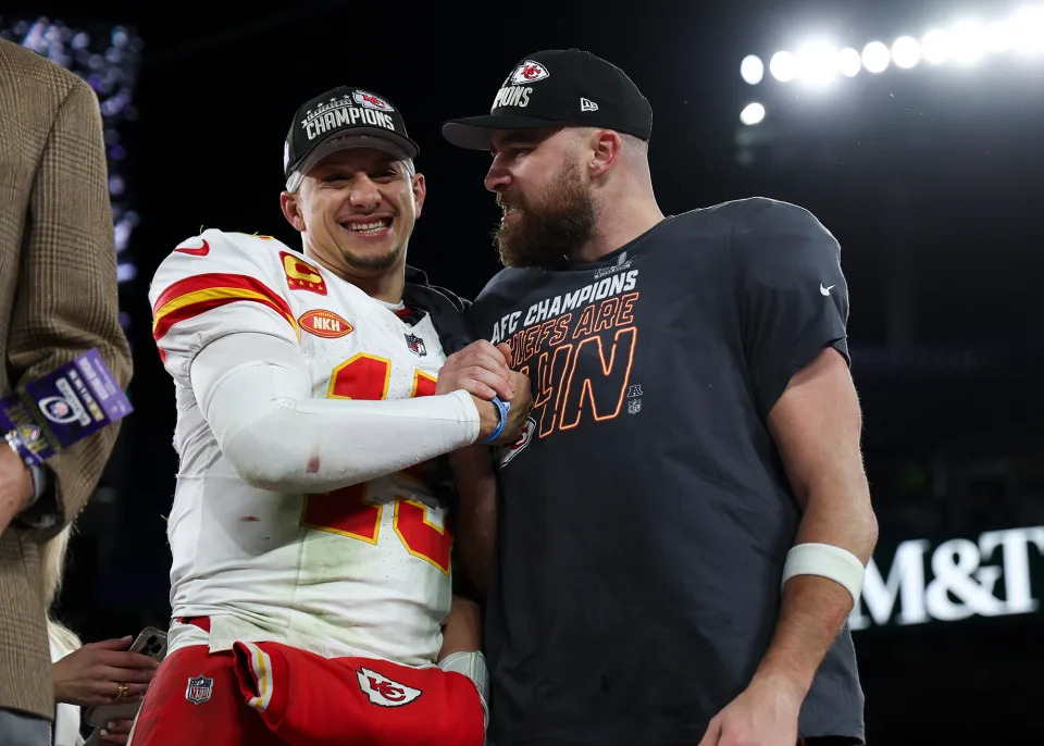 Jimmy Kimmel Still Thinks Travis Kelce Is Taylor Swift's 'Broke Boyfriend' Despite New NFL Deal