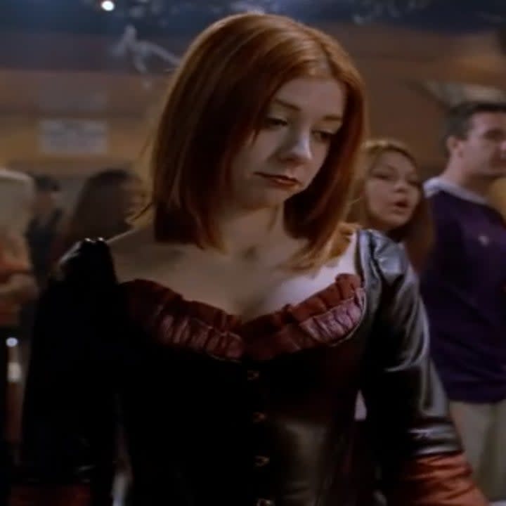 Alyson Hannigan wearing an old fashioned leather dress in Buffy the Vampire Slayer