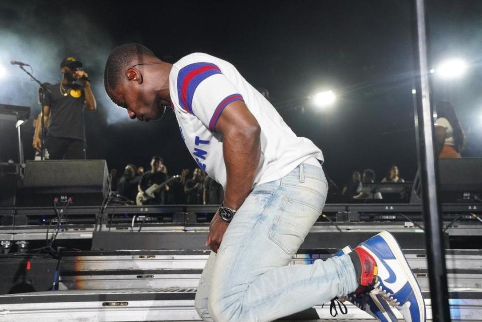 Kirk Franklin in a prayerful moment on tour with Maverick City Music