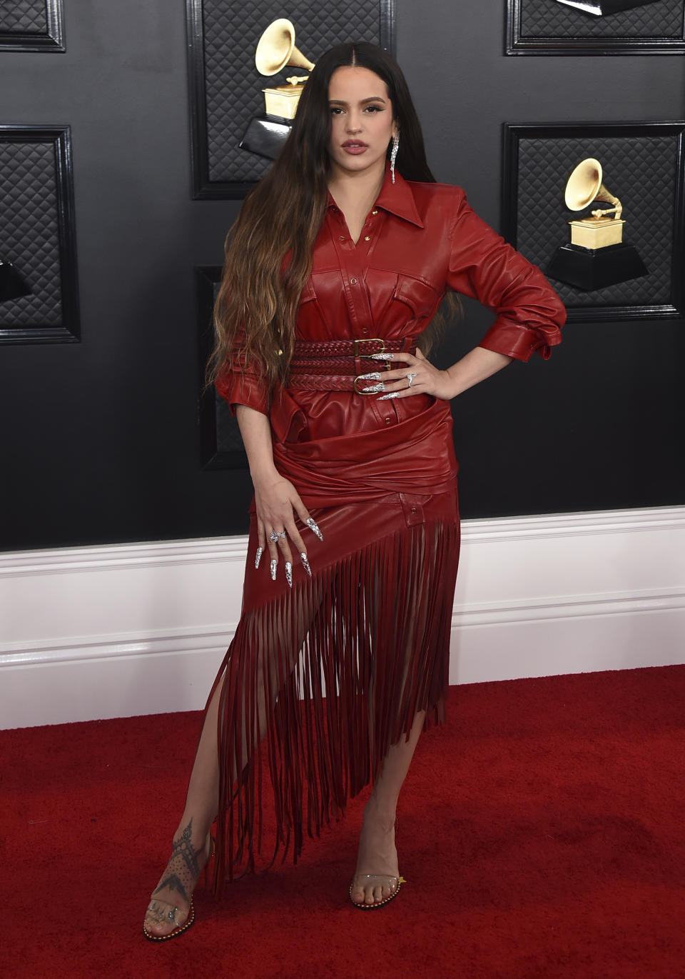 Rosalía llega a la 62a entrega anual de los Grammy en el Staples Center el domingo 26 de enero de 2020 en Los Angeles. (Foto Jordan Strauss/Invision/AP)