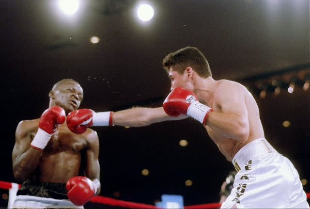 Oscar De La Hoya throws a punch at Jeff Mayweather on March 13, 1993