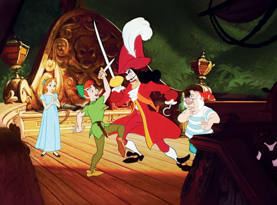 Erstmals 1902 erwähnt und 1911 in Romanform erschienen, wurde die Geschichte über den ewig jung gebliebenen Spitzbuben Peter Pan zigfach aufbereitet. Allseits bekannt wurden Pan, Hook und Co. auch durch Disneys Trickfilm-Abenteuer "Peter Pan" 1953. Jahrzehnte später sollten sie reale Ebenbilder erhalten ... (Bild: Disney)