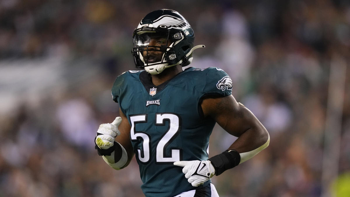 Former Eagles' linebacker Davion Taylor signs with the Bears