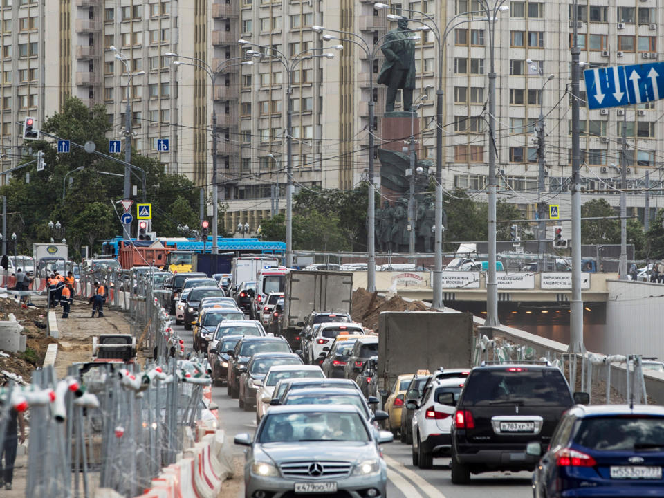 Platz 8: Ein wenig mehr Geduld müssen die rund 407.775 Bewohner von Magnitogorsk haben. Autofahrer der russischen Stadt stehen, auf das Jahr gerechnet, 71,1 Stunden im Stau. (Bild-Copyright: Pavel Golovkin/AP Photo)