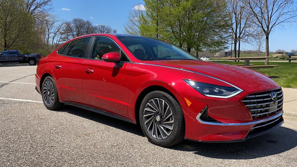 The 2020 Hyundai Sonata Limited hybrid costs $35,300.