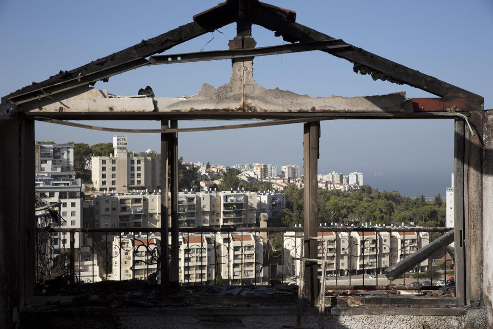 Massive wildfires tear across Israel