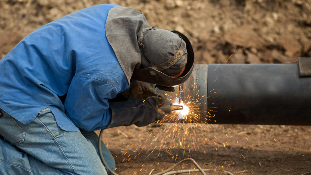 welder fixes water main break