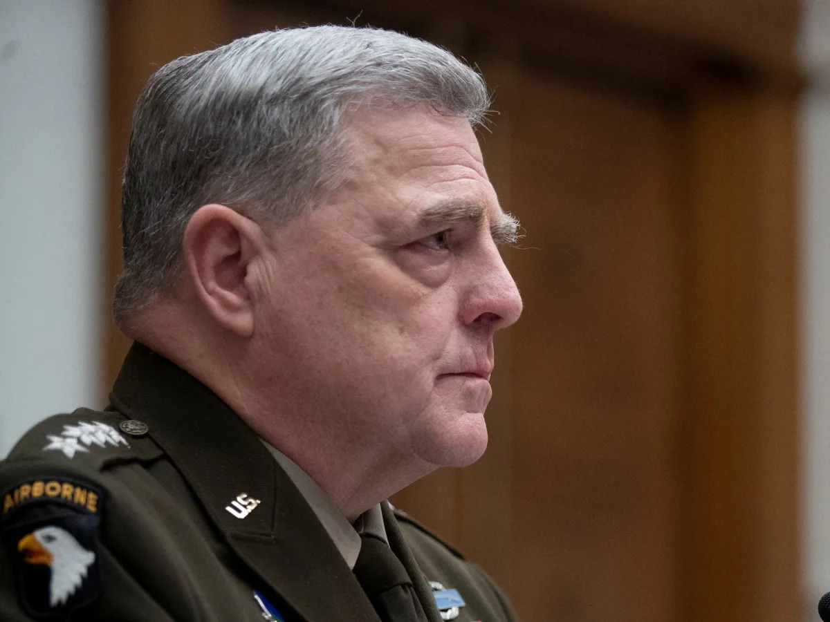 Top US general says the only way the US could have stopped Putin was to send tro..