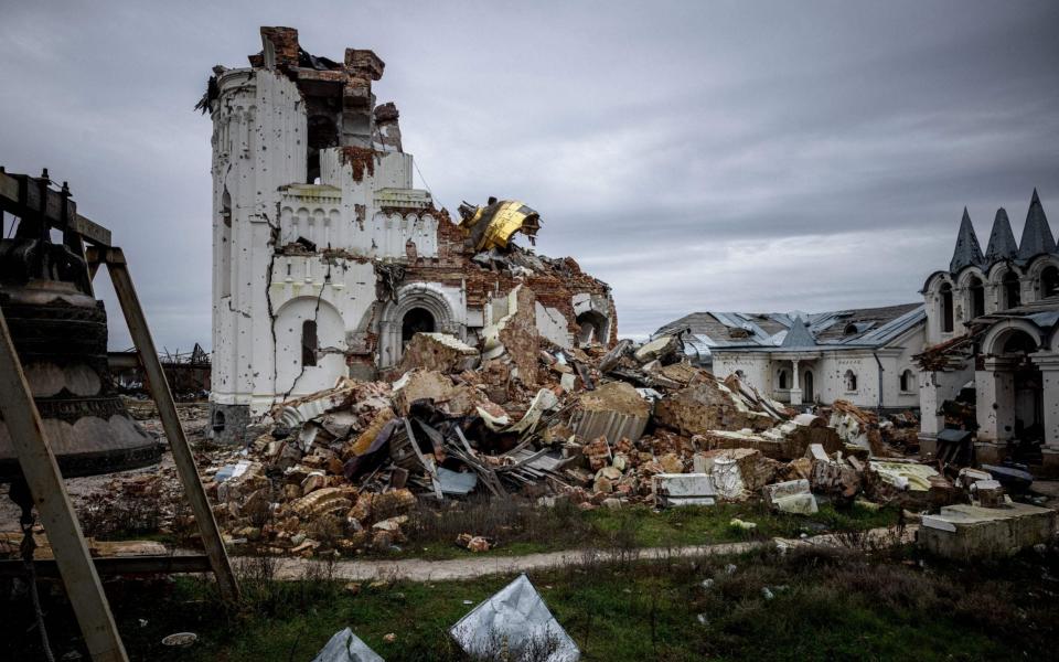 A destroyed Orthodox church of the Sviatohirsk Cave Monastery in the village of Dolina near Svyatohirs'k, Donetsk region - DIMITAR DILKOFF/ AFP