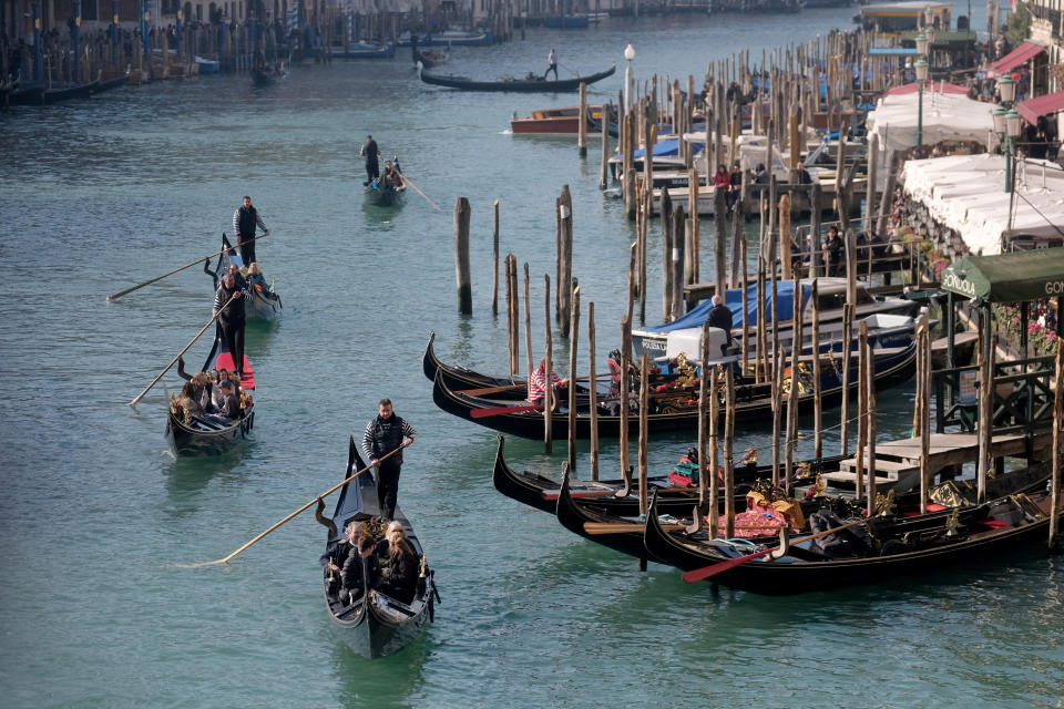 Las fotos del Carnaval de Venecia que muestran lo abarrotado que está