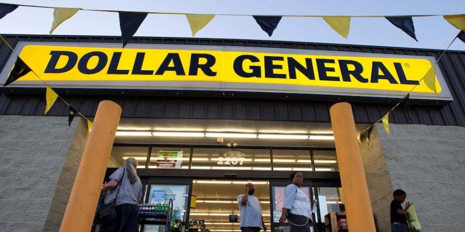 dollar general storefront people