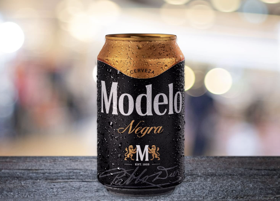 Cerveza oscura Modelo Negra tipo Munich, 2 packs con 12 latas