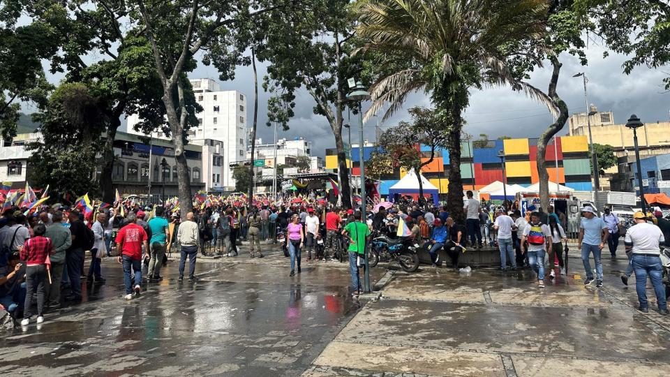 Macha chavista en la plaza Sucre de Catia.