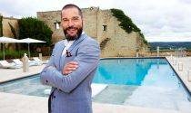 <p>FIRST DATES HOTEL – It’s First Dates, but not as we know it. Fred has left the restaurant for a bit to matchmake singletons in the sunshine. Singletons like Essex boy Joey, who wants his first boyfriend to have sticky out ears. </p>