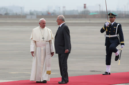 Pope Francis is greeted by Peru's President Pedro Pablo Kuczynski as he arrives in Lima, Peru, January 18, 2018. REUTERS/Alessandro Bianchi