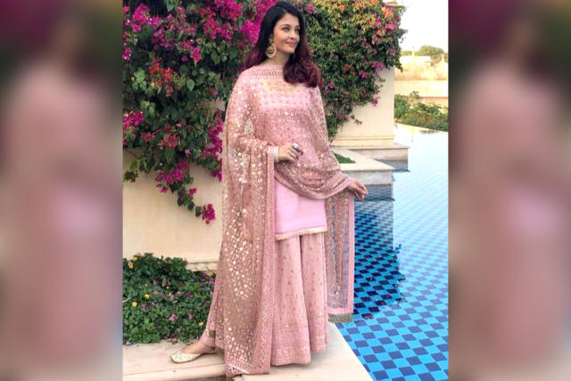 AISHWARYA RAI BACHCHAN PINK HEAVY EMBROIDERED LEHENGA SET