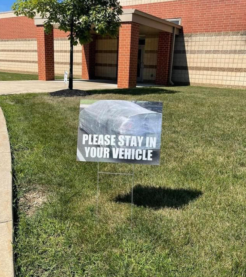 A sign directing parents to stay in their cars during morning drop-off was a hit with moms and dads. (Courtesy of Austintown Elementary School PTA)