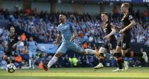 Britain Football Soccer - Manchester City v Hull City - Premier League - Etihad Stadium - 8/4/17 Manchester City's Sergio Aguero in action with Hull City's Michael Dawson and Andrew Robertson Action Images via Reuters / Ed Sykes Livepic