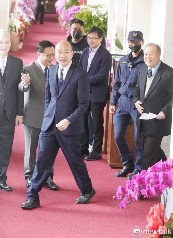 新就任的立法院長韓國瑜在秘書長周萬來的陪同下視察立法院各局處。   圖：張良一/攝