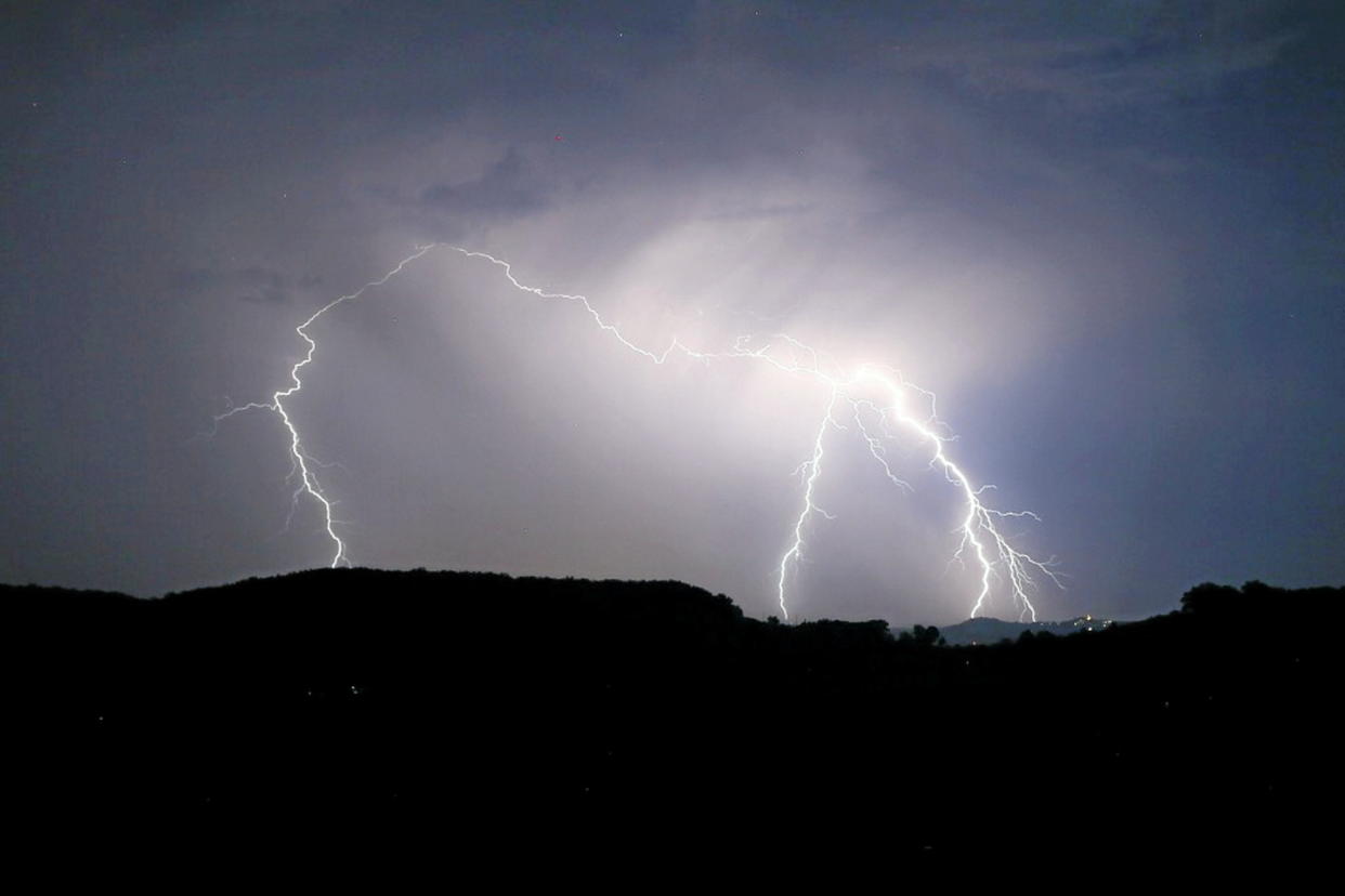 La Drôme, l'Ardèche, l'Isère, la Savoie, la Haute-Savoie et l'Ain étaient en vigilance orange depuis lundi soir, à cause de violents orages. (image d'illustration)  - Credit:SEBASTIEN LAPEYRERE / Hans Lucas / Hans Lucas via AFP