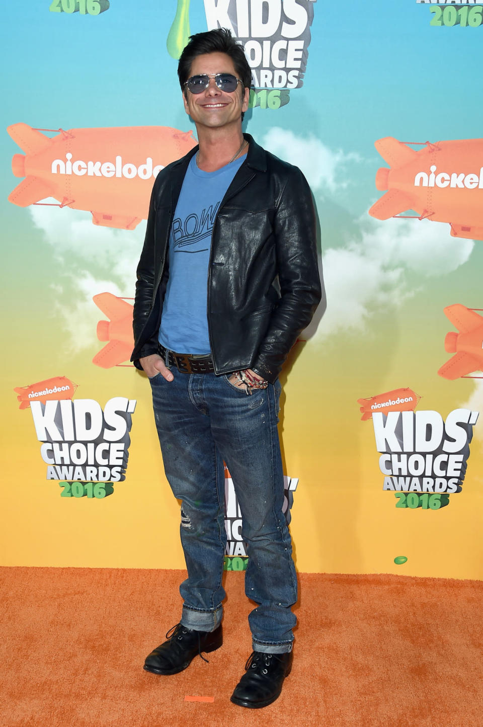 John Stamos reminded us he is still good looking at the 2016 Kids’ Choice Awards