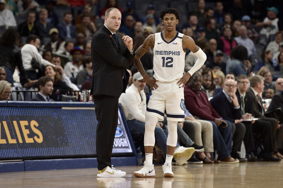 灰熊教練Taylor Jenkins（圖左）與Ja Morant。（AP Photo/Brandon Dill）