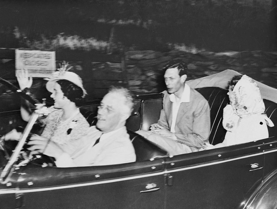 <p>In 1939, King George VI and his wife Queen Elizabeth (a.k.a. the Queen Mother) were chauffeured around New York by none other than President Franklin Delano Roosevelt and his daughter-in-law, Betsey. </p>