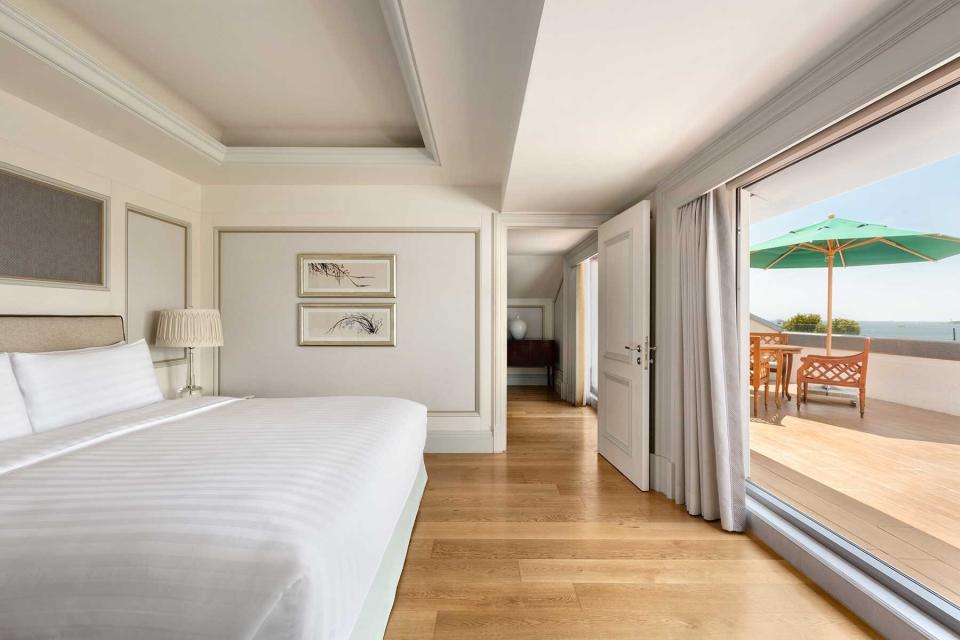 Guest room at Shangri-La Bosphorus, Istanbul