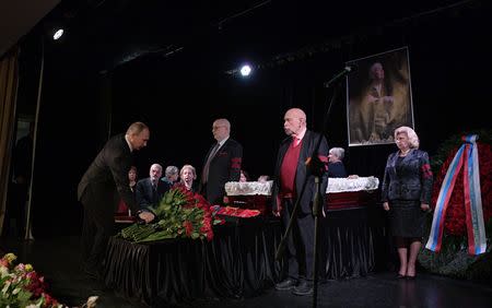 Russian President Vladimir Putin pays respect to founder of Russia’s oldest human rights group and Sakharov Prize winner Lyudmila Alexeyeva in Moscow, Russia December 11, 2018. Sputnik/Alexei Druzhinin/Kremlin via REUTERS