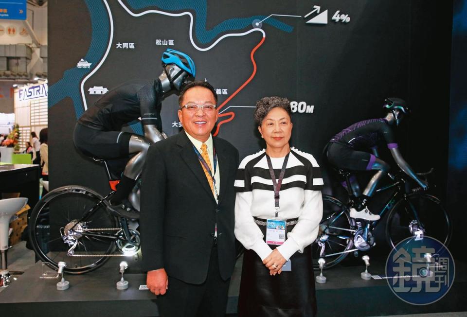 巨大為全球自行車業龍頭，左為執行長劉湧昌、左為董事長杜綉珍。