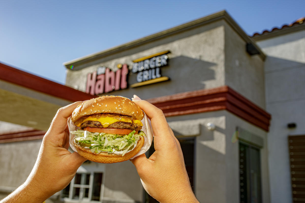 beeld Tochi boom Dan Utah's Love for The Habit Burger Grill Continues, As The Restaurant Opens  New Drive-Thru On April 12