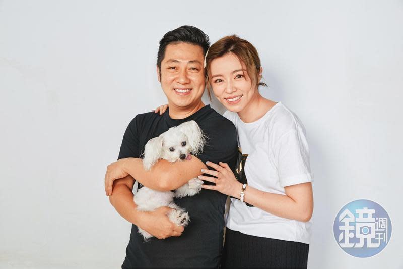 王瞳和艾成、領養來的愛犬，組成家庭至今1年，夫妻相處問題受到關注。