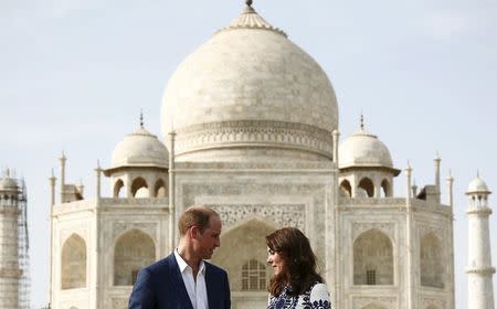 Britain's Prince William and his wife Catherine, the Duchess of Cambridge, pose in front of the Taj Mahal in Agra, India, April 16, 2016. REUTERS/Adnan Abidi