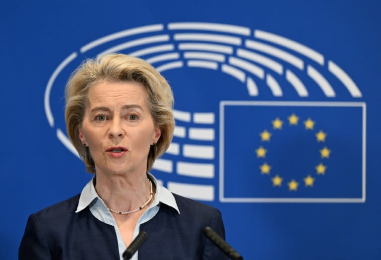 Bundesfinanzminister Christian Lindner (FDP) hat EU-Kommissionspräsidentin Ursula von der Leyen ein schlechtes Zeugnis ausgestellt. Die vergangenen Jahre unter der CDU-Politikerin seien "verlorene Jahre für die Wettbewerbsfähigkeit" gewesen. (JOHN THYS)