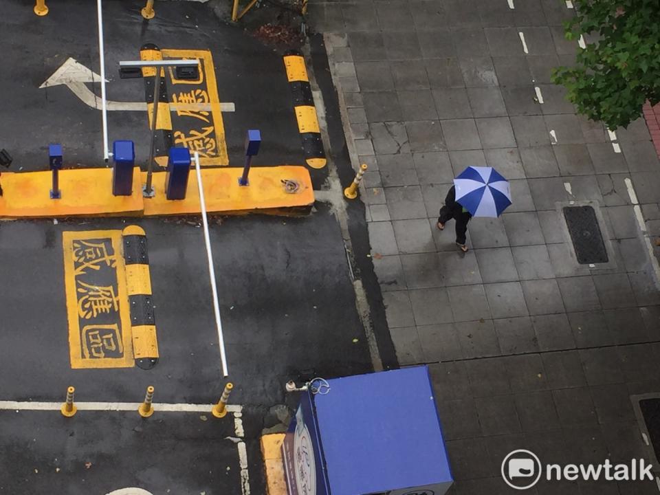 中央氣象局表示，今天受西南風影響，南部地區降雨機率持續偏高，易有大雨或局部豪雨，   圖：閻芝霖/攝