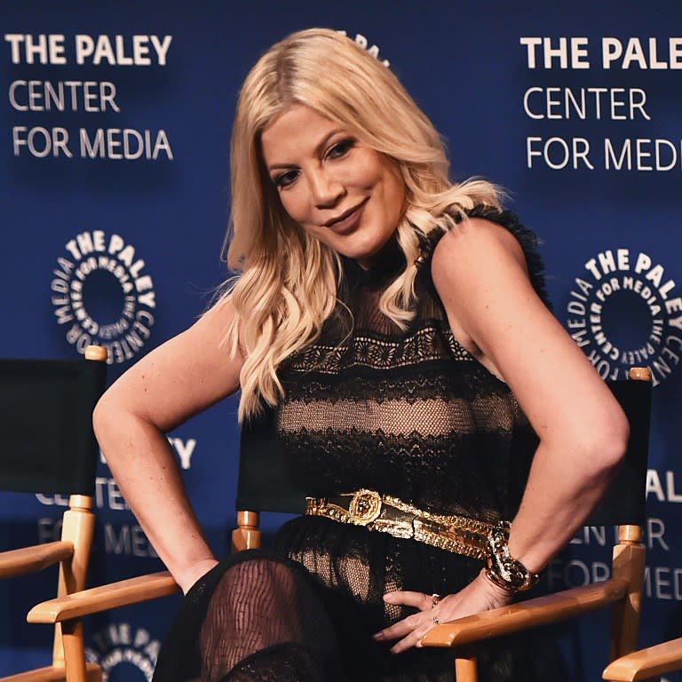 <p>Tori Spelling ne s’est jamais entendu avec sa mère. Elle lui reproche, notamment, d’avoir reproduit le schéma familial. En effet, Candy Spelling ne s’entendait pas avec sa propre mère. Il y avait beaucoup de concurrence entre elles. Pis, sa mère l’aurait totalement évincée du testament de son père. Crédit photo : AFP </p>