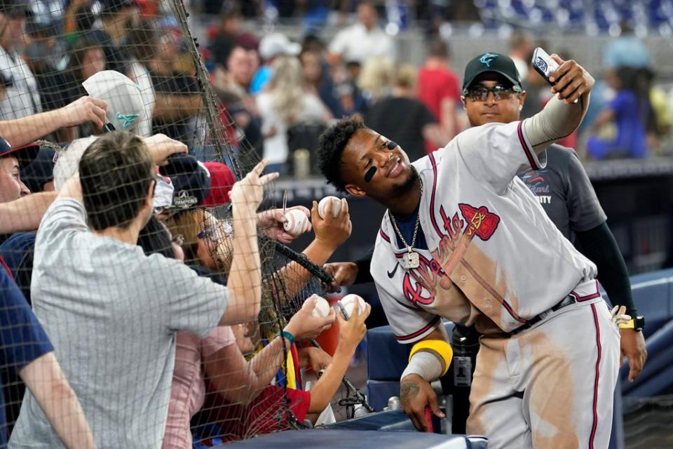 BRAVOS-MARLINS (AP)