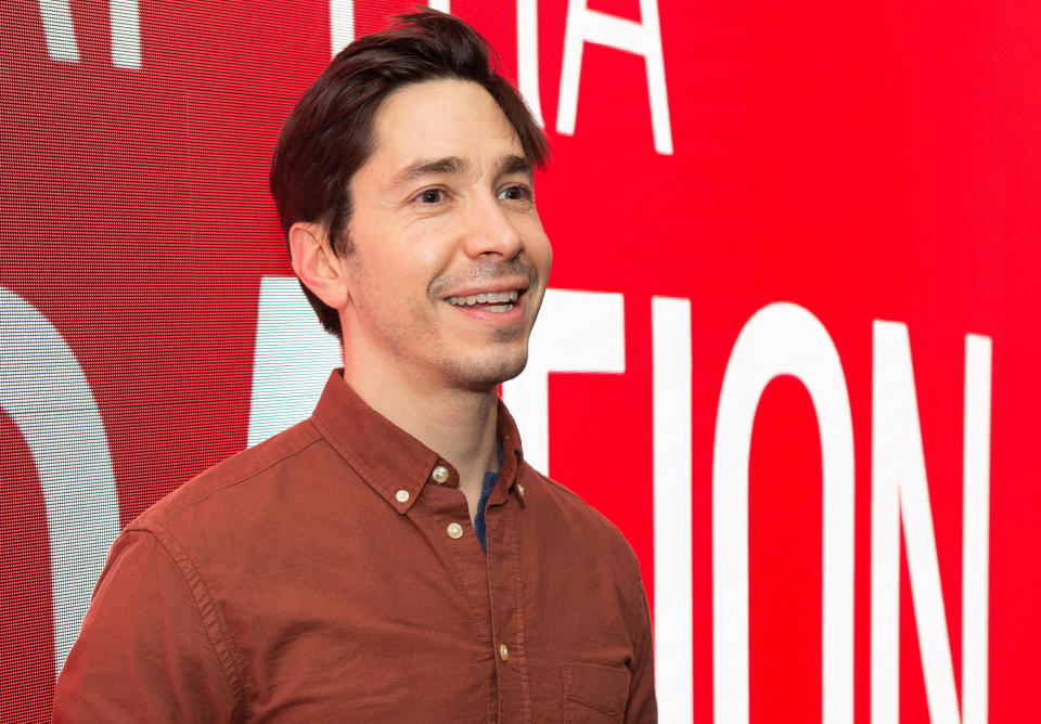 Justin Long smiling at an event
