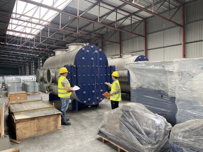 Shilo Sazwan and engineering team inspecting plant. (CNW Group/Sage Potash Corp.)