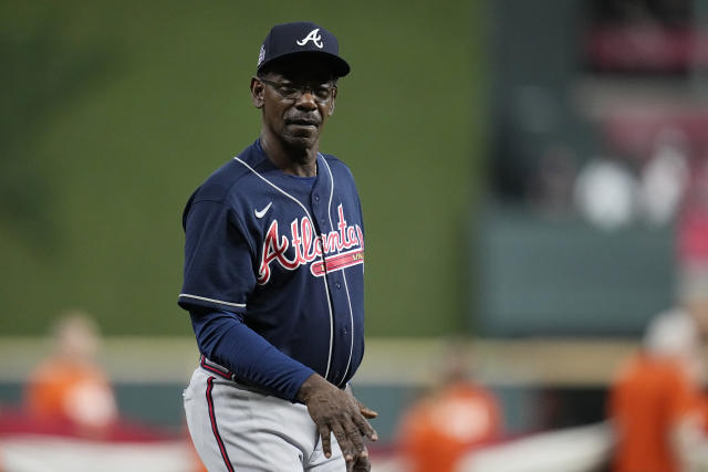 Houston, United States. 25th Oct, 2021. Atlanta Braves second baseman Ozzie  Albies (L) works out the day prior to game one of the MLB World Series at  Minute Maid Park in Houston