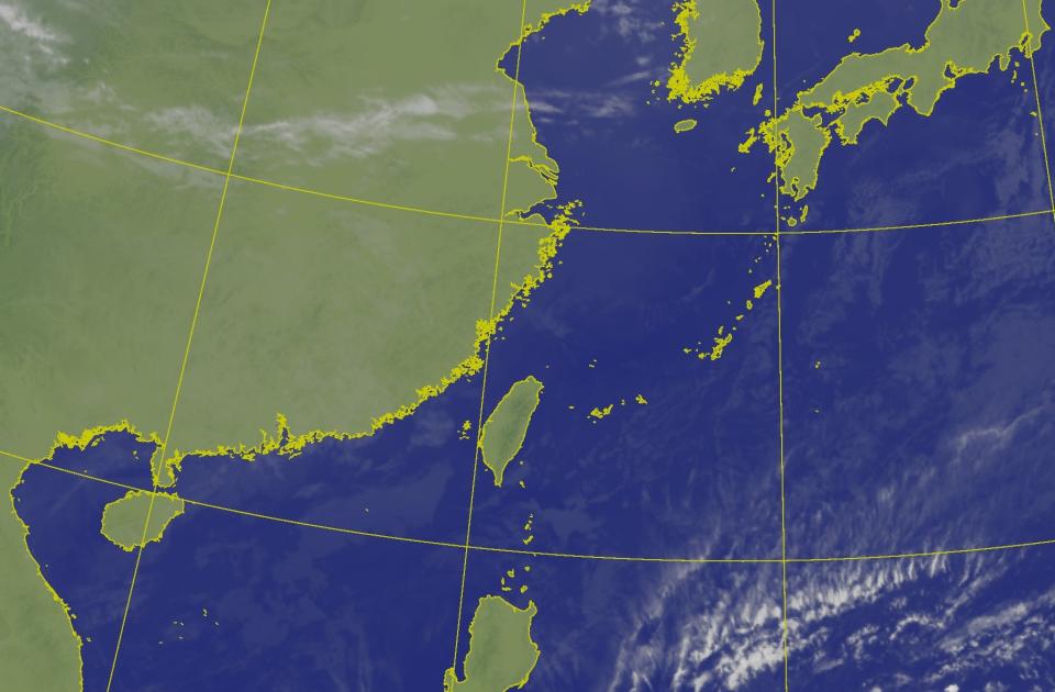 今天各地為多雲到晴的天氣，僅東半部地區有零星短暫雨，午後中南部山區有零星短暫陣雨，北部山區也有零星短暫雨。（圖：氣象局網站）