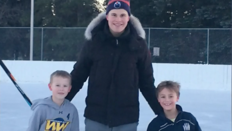 Cold weather, warm smiles. (<a href="https://edmonton.ctvnews.ca/two-young-oilers-fans-get-dream-game-on-outdoor-rink-1.3764536" rel="nofollow noopener" target="_blank" data-ylk="slk:CTV News;elm:context_link;itc:0;sec:content-canvas" class="link ">CTV News</a>)