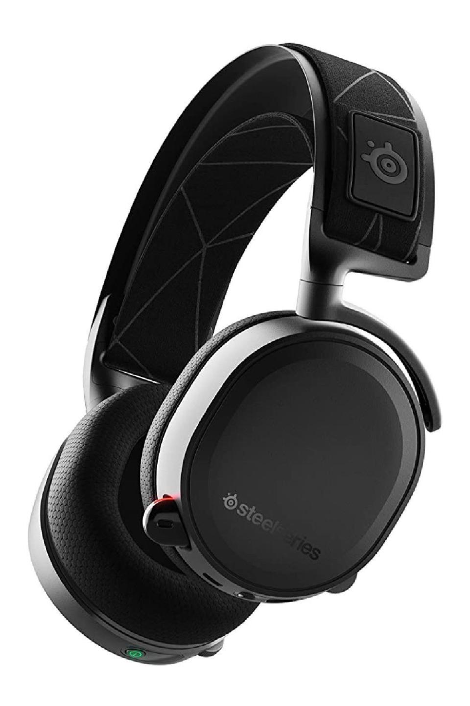 34) SteelSeries Arctis 7