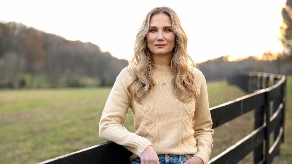 Jennifer Nettles hosts Fox's Farmer Wants a Wife. (Photo: John Shearer/FOX)